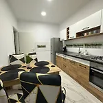 Golden Garden Luxury Apartment In Bucharest