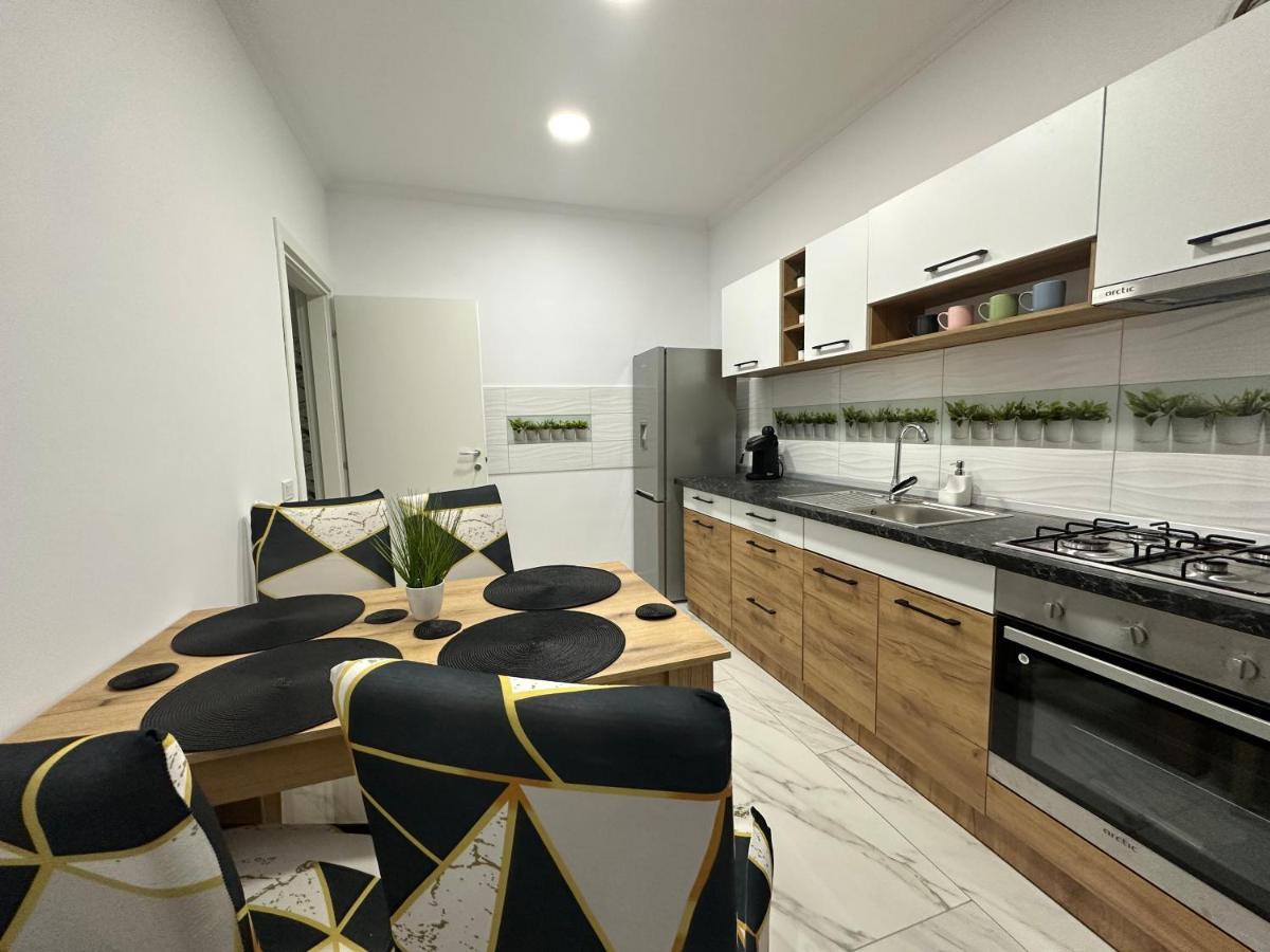 Golden Garden Luxury In Apartment Bucharest
