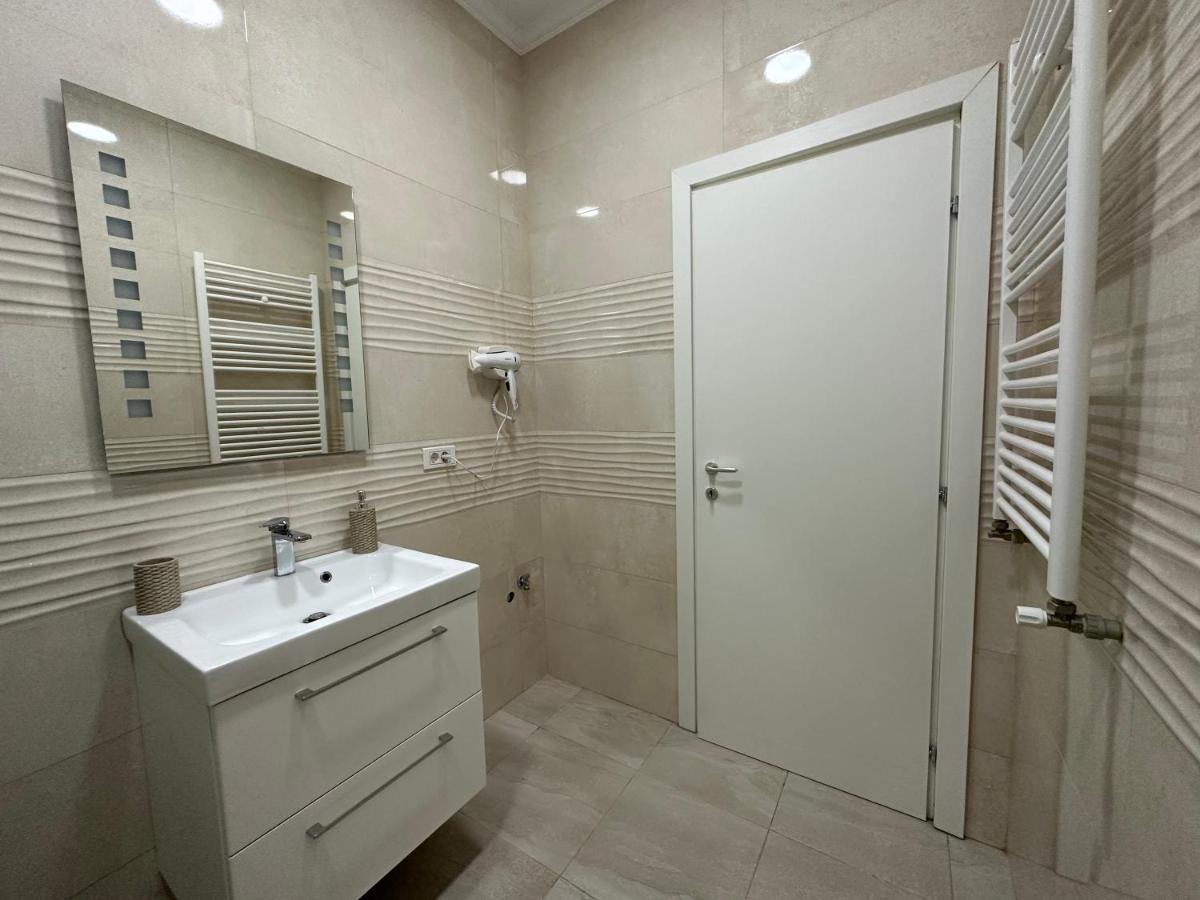 Golden Garden Luxury In *
