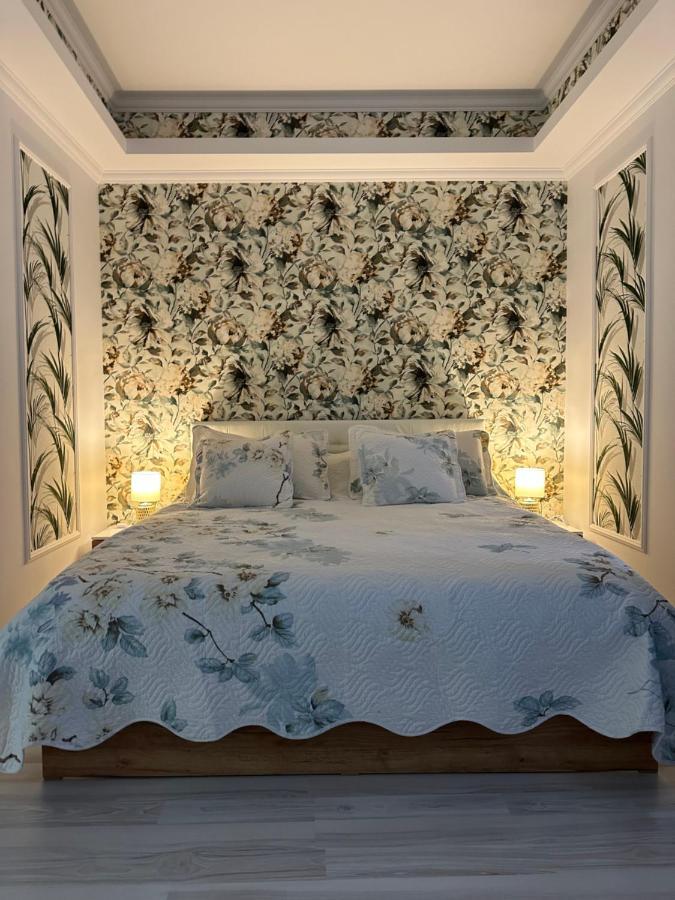 Golden Garden Luxury In Apartment Bucharest